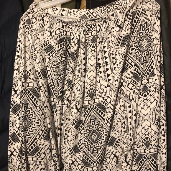 Black and white skirt - Picture 2 of 3